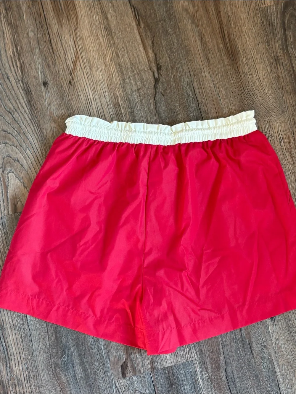 entro Red Short-Sleeve Two-Piece Set with White Trim